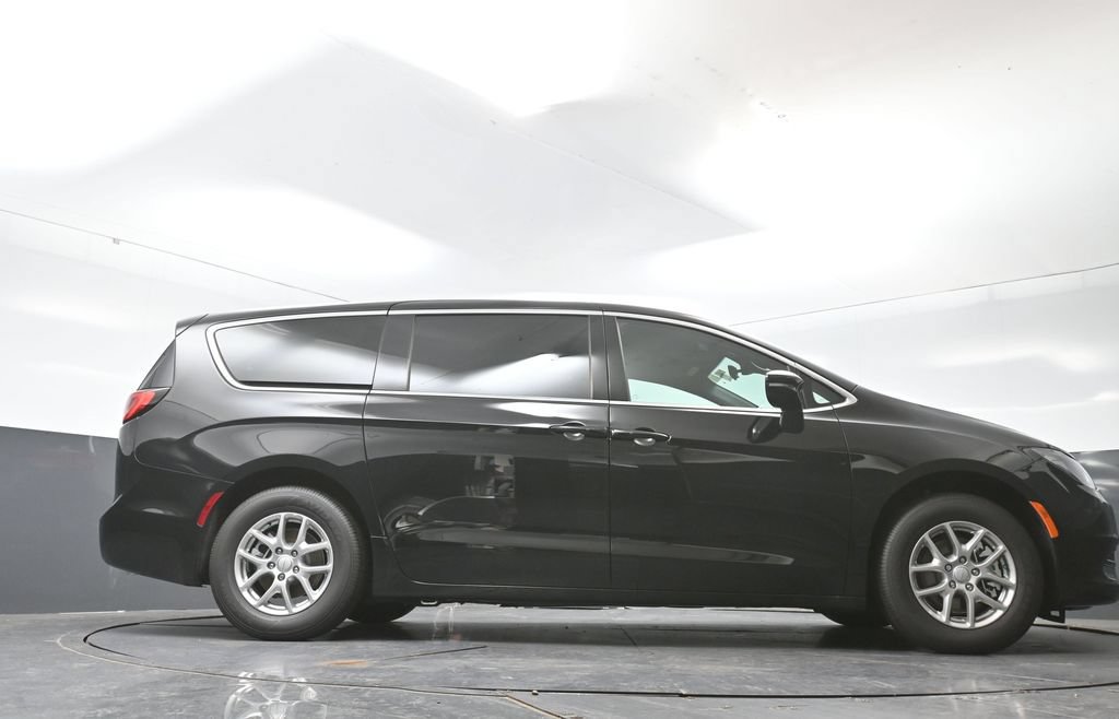 New 2027 Chrysler Pacifica LX FWD image 37