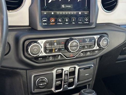 Certified 2022 Jeep Gladiator Overland image 31