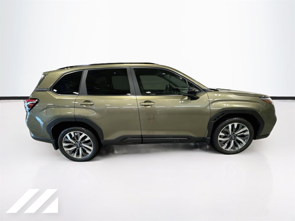 Used 2025 Subaru Forester Touring AWD/4WD image 4