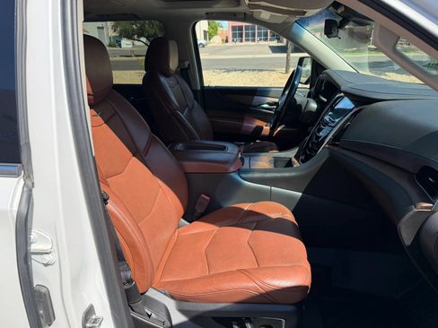 Used 2019 Cadillac Escalade Premium Luxury AWD/4WD image 12