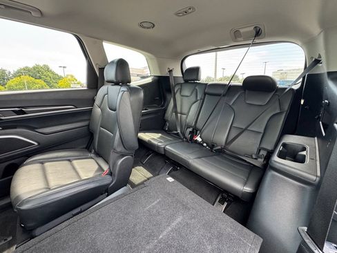 Certified 2025 Kia Telluride S FWD image 13