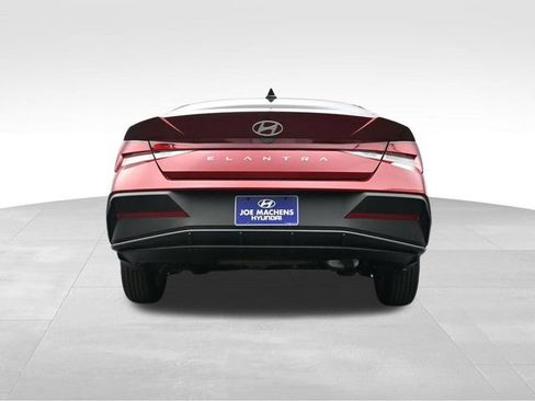 Certified 2026 Hyundai Elantra SE FWD image 35