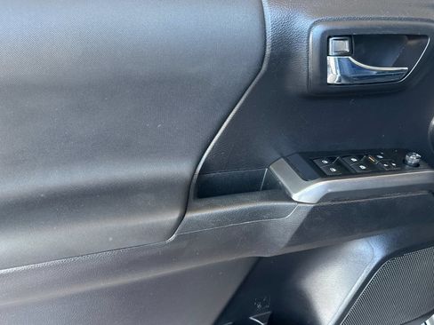 Used 2020 Toyota Tacoma TRD Sport w/ Technology Package RWD image 11
