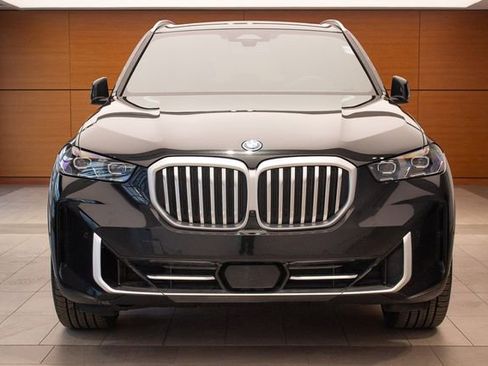 Used 2025 BMW X5 xDrive50e image 2