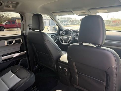 Used 2023 Ford Explorer XLT w/ Equipment Group 202A image 8