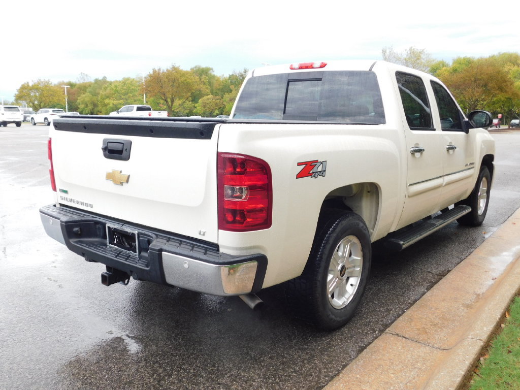 Used 2011 Chevrolet Silverado 1500 LT w/ All-Star Edition AWD/4WD image 4