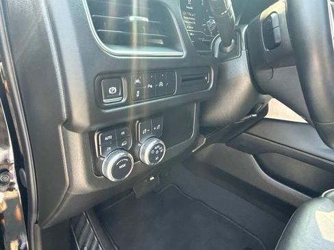 Used 2024 GMC Yukon SLT image 30