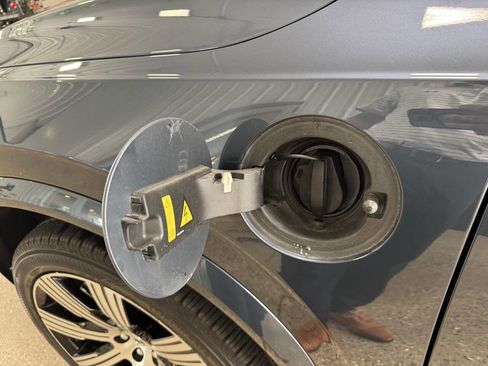 Used 2022 Volvo XC90 T8 Inscription w/ Advanced Package image 4