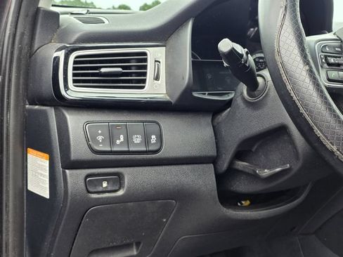 Used 2018 Kia Niro EX w/ Option Group 020 FWD image 18