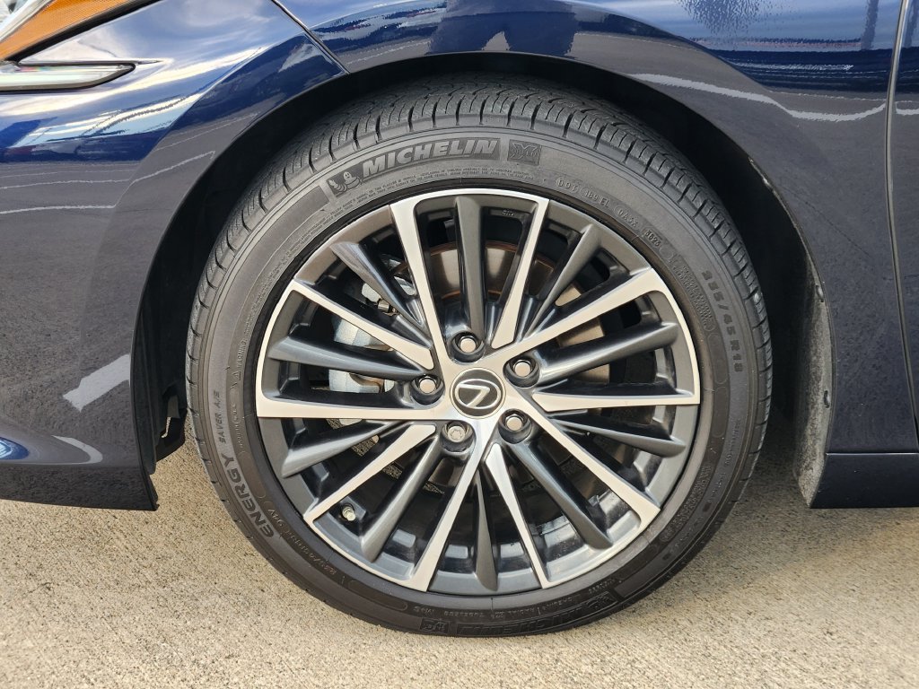 Certified 2024 Lexus ES 350 w/ Premium Package FWD image 10