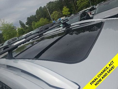 Used 2018 Chevrolet Equinox LT w/ Sun & Infotainment Package FWD image 17