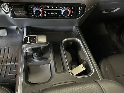 Used 2022 GMC Sierra 1500 SLT w/ SLT Premium Plus Package AWD/4WD image 29