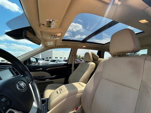 Used 2017 Toyota Highlander Limited Platinum image 12