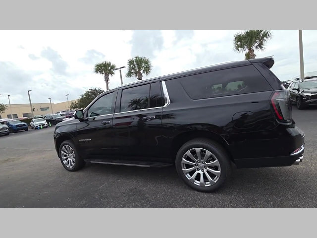 New 2026 Chevrolet Suburban Premier w/ Sun And Tow Package AWD/4WD image 22