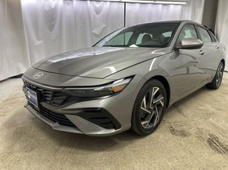 Used 2025 Hyundai Elantra SEL video 1
