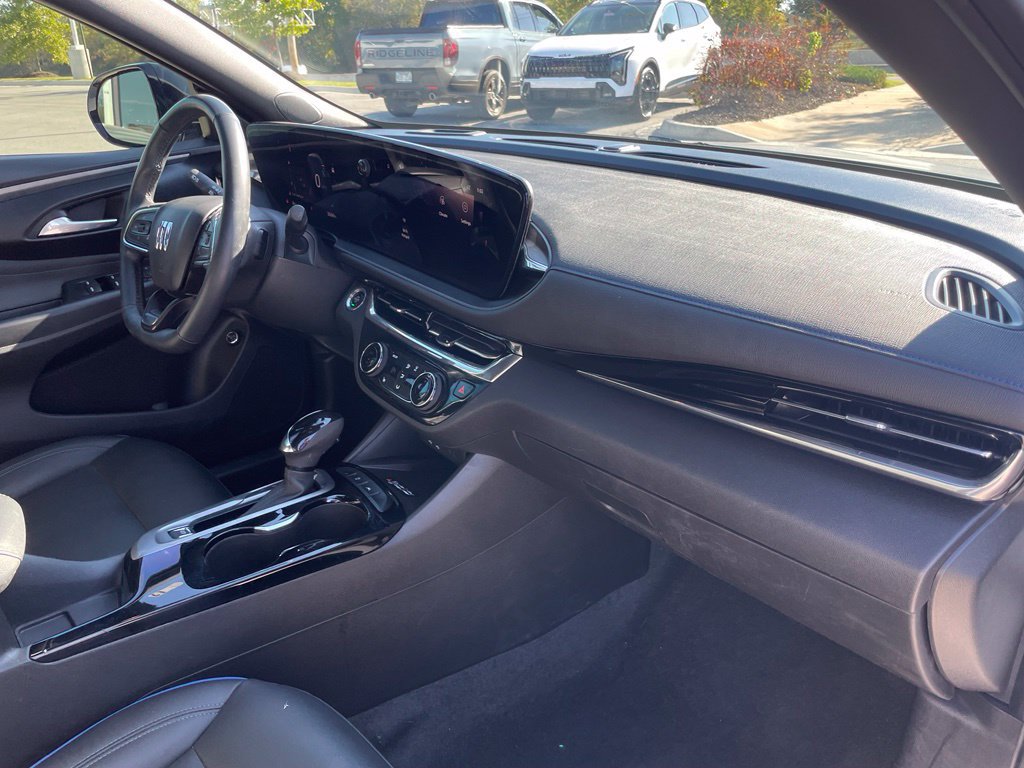 Used 2025 Buick Envista Sport Touring w/ Convenience I Package FWD image 29