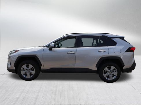 Used 2022 Toyota RAV4 XLE AWD/4WD image 4