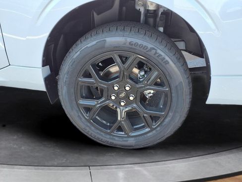 New 2026 Ford Maverick Lobo AWD/4WD image 18