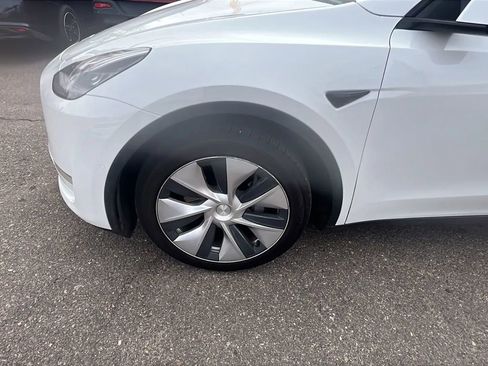 Used 2020 Tesla Model Y Long Range image 14