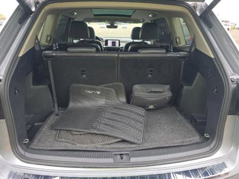 Used 2024 Volkswagen Atlas SEL Premium R-Line image 11