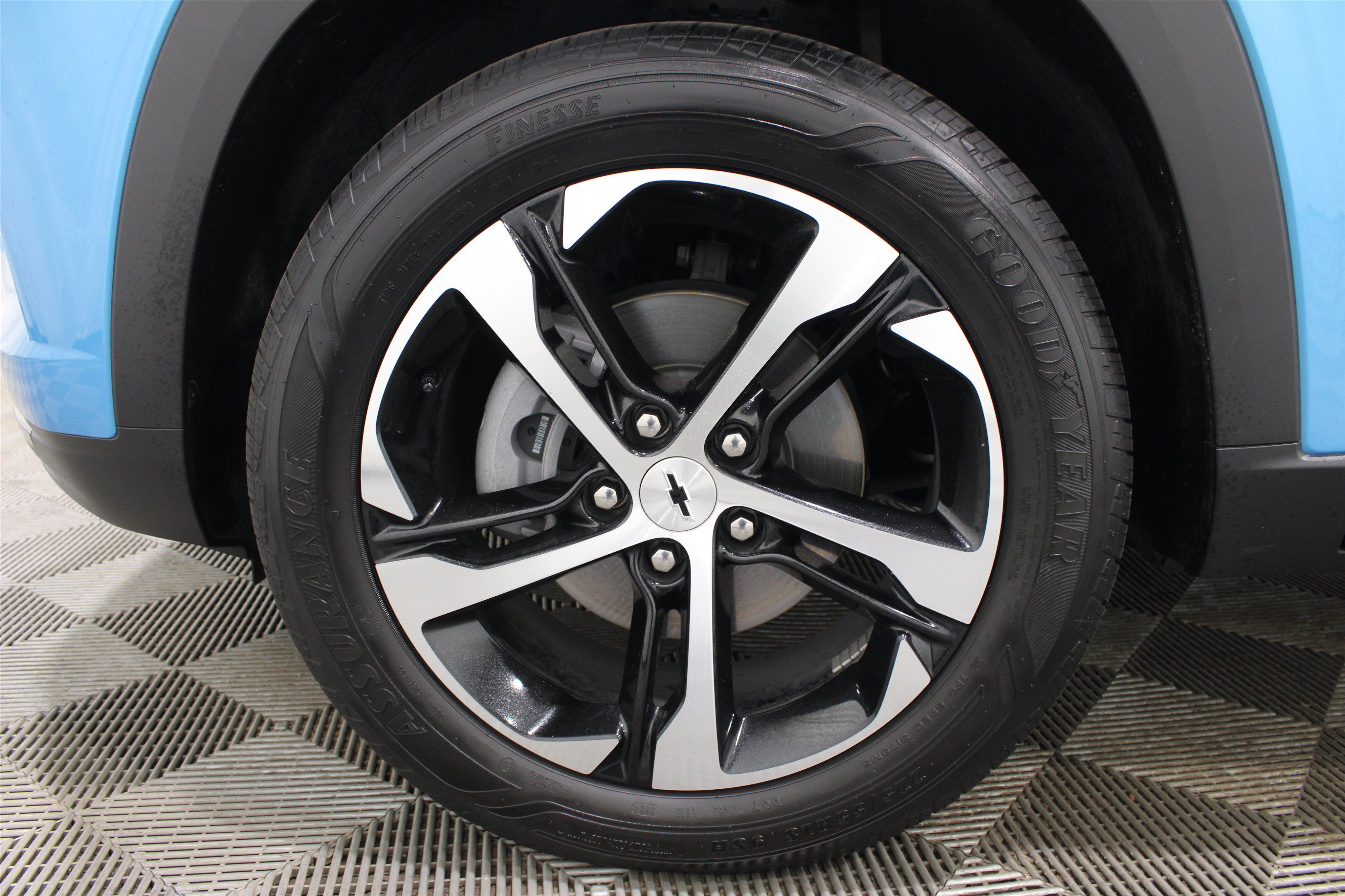 Used 2025 Chevrolet Trax RS w/ Driver Confidence Package FWD image 34