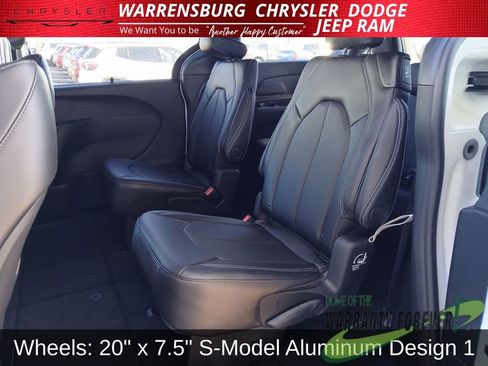 New 2026 Chrysler Pacifica Select image 16