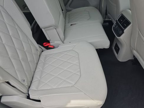 New 2026 Volkswagen Atlas SEL Premium R-Line AWD/4WD image 32