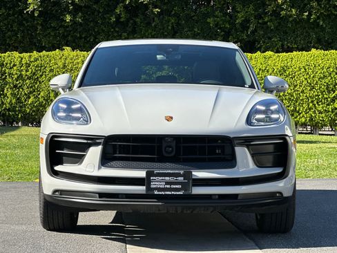 Certified 2025 Porsche Macan AWD/4WD image 11