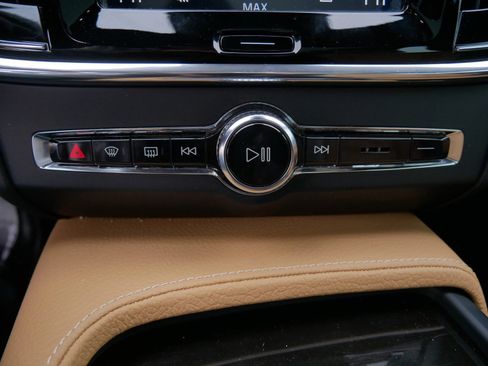 Used 2018 Volvo S90 T6 Momentum w/ Convenience Package image 19