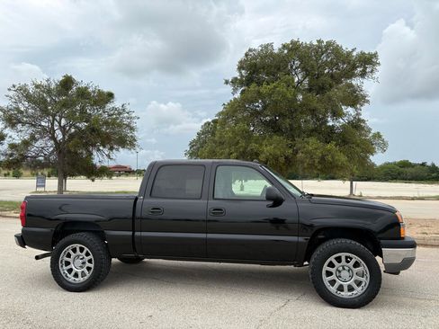 Used 2005 Chevrolet Silverado 1500 LS w/ Safe And Sound Package RWD image 11