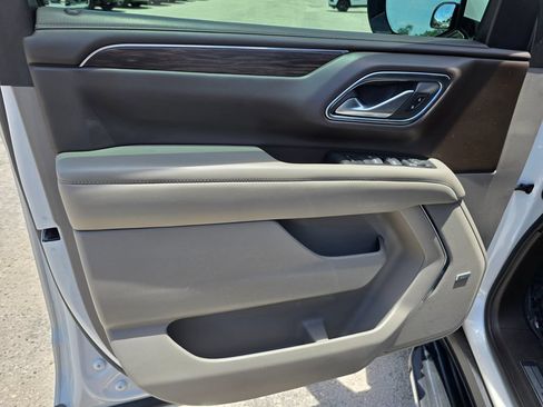 Used 2022 Chevrolet Tahoe LT w/ LT Signature Plus Package RWD image 15