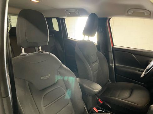 Used 2017 Jeep Renegade Altitude AWD/4WD image 15