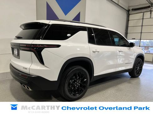 Used 2025 Chevrolet Traverse LT w/ Midnight/Sport Edition FWD image 5