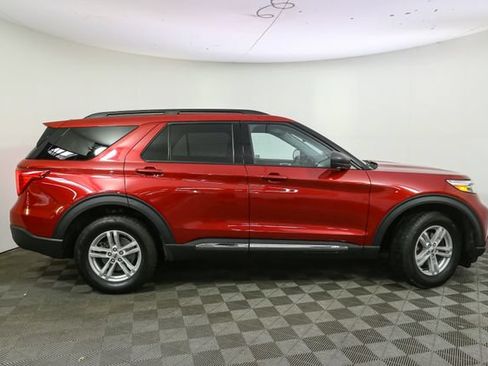 Used 2023 Ford Explorer XLT w/ Equipment Group 202A AWD/4WD image 14
