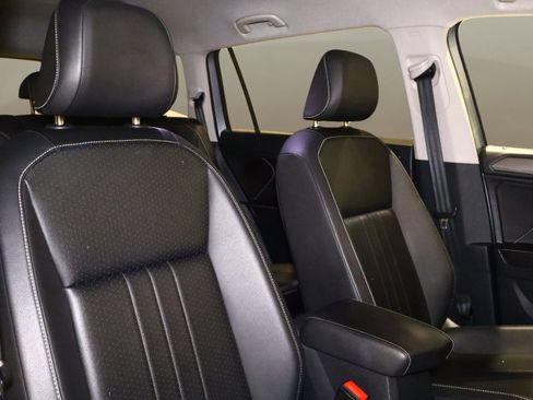 Used 2024 Volkswagen Tiguan SE image 19