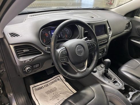 Used 2019 Jeep Cherokee Latitude Plus w/ Cold Weather Group image 20