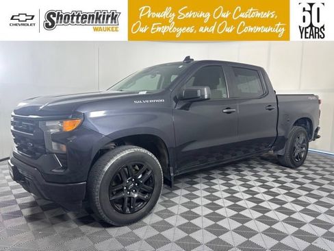 Used 2022 Chevrolet Silverado 1500 Custom AWD/4WD image 1
