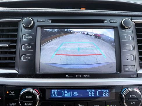 Used 2019 Toyota Highlander XLE image 19