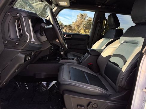 Used 2024 Ford Bronco Outer Banks image 14