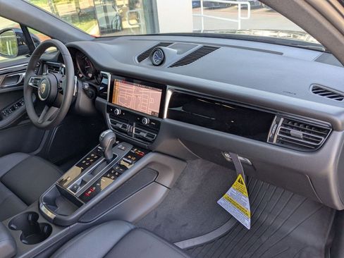 Certified 2025 Porsche Macan image 25