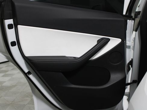 Used 2022 Tesla Model Y Performance image 23