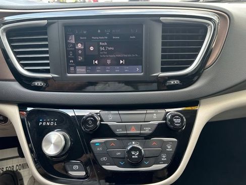 Used 2023 Chrysler Voyager LX FWD image 26