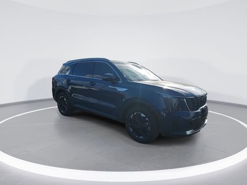 Used 2025 Kia Sorento S w/ Panoramic Sunroof Package image 2