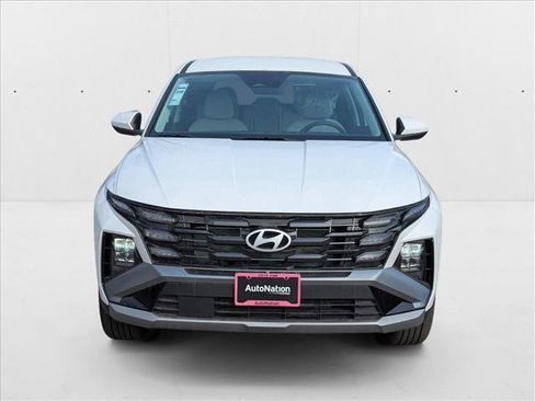 New 2025 Hyundai Tucson SE image 6