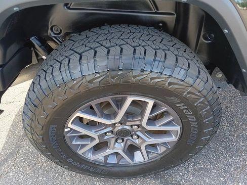 Used 2025 Jeep Wrangler Unlimited Sahara AWD/4WD image 28