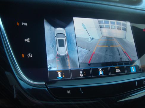 Used 2023 Cadillac XT6 Premium Luxury w/ Technology Package image 21