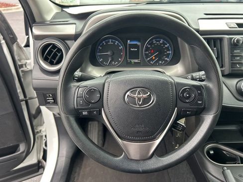 Used 2017 Toyota RAV4 LE image 18