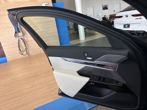 New 2026 BMW 750e xDrive w/ Luxury Rear Seating Package image 17