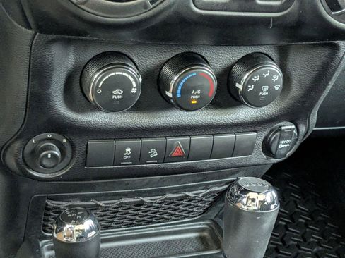 Used 2016 Jeep Wrangler Sport w/ Quick Order Package 24S AWD/4WD image 16