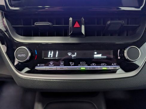 Used 2025 Toyota Corolla LE image 21